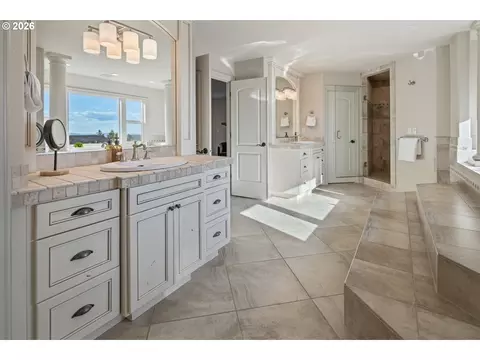 Bath - 4906 NW Highpoint Dr, Camas, WA 98607 photo 3 of 6