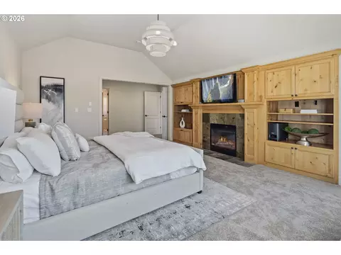 Bedroom - 4906 NW Highpoint Dr, Camas, WA 98607 photo 3 of 5