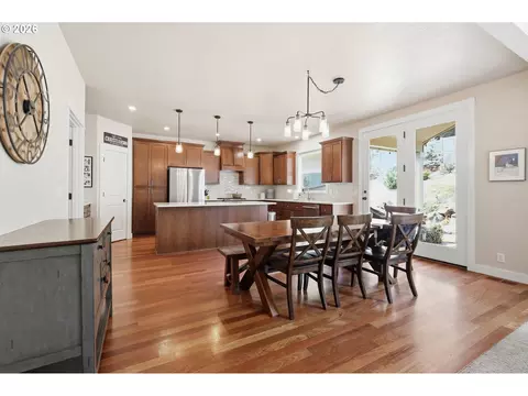 Dining - 6199 Graystone Loop, Springfield, OR 97478 photo 1 of 3