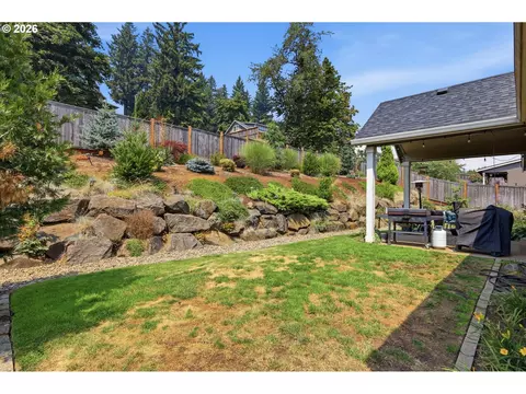 Exterior - 6199 Graystone Loop, Springfield, OR 97478 photo 6 of 10