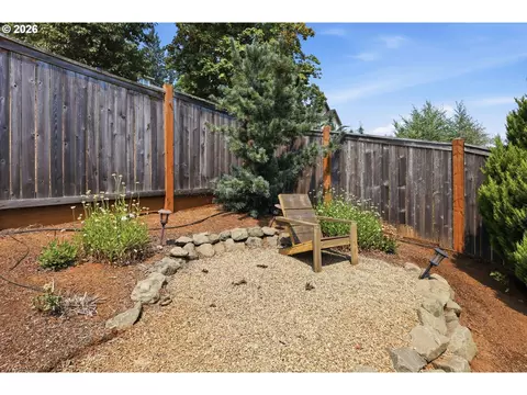 Exterior - 6199 Graystone Loop, Springfield, OR 97478 photo 7 of 10