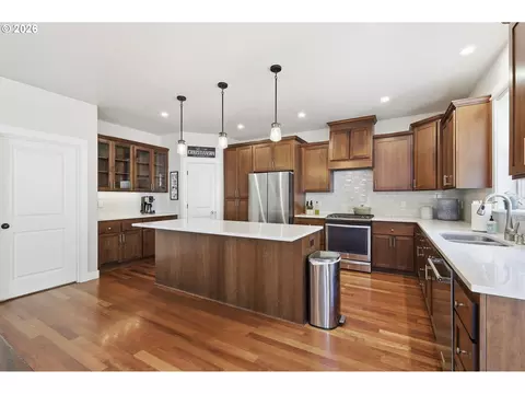 Kitchen - 6199 Graystone Loop, Springfield, OR 97478 photo 2 of 6