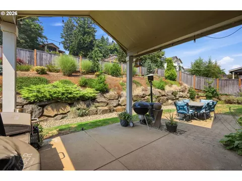 Exterior - 6199 Graystone Loop, Springfield, OR 97478 photo 2 of 10