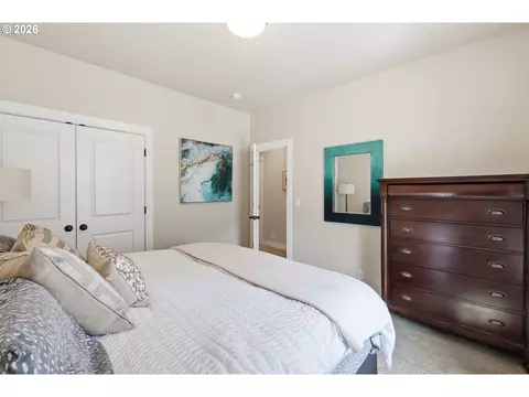 Bedroom - 6199 Graystone Loop, Springfield, OR 97478 photo 9 of 10