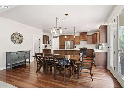 Dining - 6199 Graystone Loop, Springfield, OR 97478 photo 2 of 3