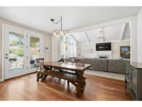 Dining - 6199 Graystone Loop, Springfield, OR 97478 photo 3 of 3