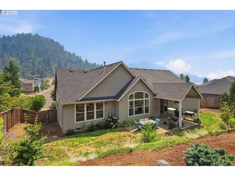 Exterior - 6199 Graystone Loop, Springfield, OR 97478 photo 8 of 10