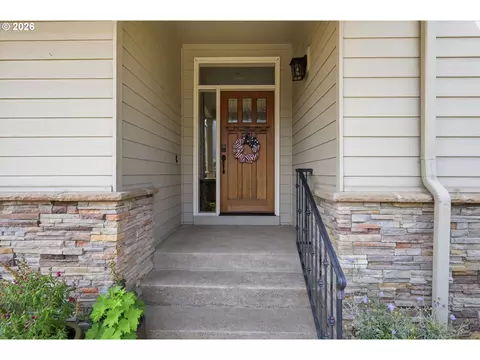 Entry Way - 6199 Graystone Loop, Springfield, OR 97478 photo 1 of 3