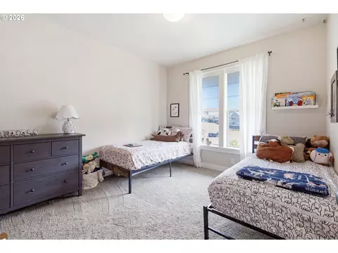 Bedroom - 6199 Graystone Loop, Springfield, OR 97478 photo 7 of 10