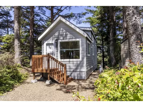 4875 N Hwy 101 80, Depoe Bay, OR 97341