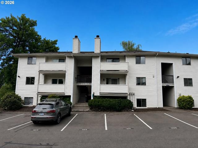 11040 SW Greenburg Rd #206, Portland, OR 97210