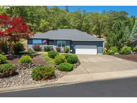 1530 NE Rocky Dr, Roseburg, OR 97470