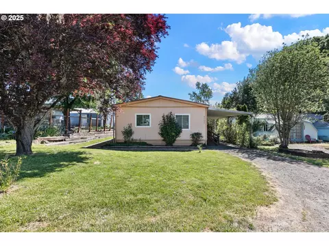 625 N 3rd St, Monroe, OR 97456