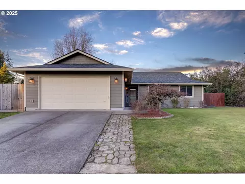 1419 E 2nd St, La Center, WA 98629