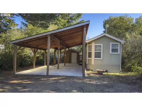178 Outer Dr, Florence, OR 97439