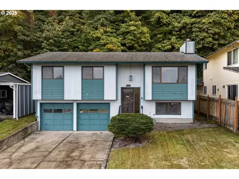 1124 W C St, Rainier, OR 97048