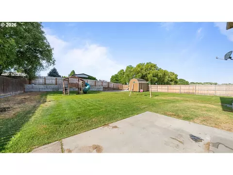 Exterior - 101 Falcon Ct, Boardman, OR 97818 photo 4 of 8