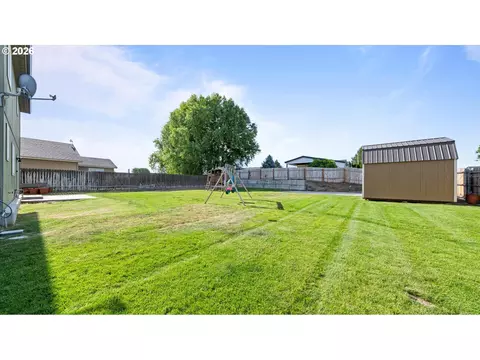 Exterior - 101 Falcon Ct, Boardman, OR 97818 photo 5 of 8