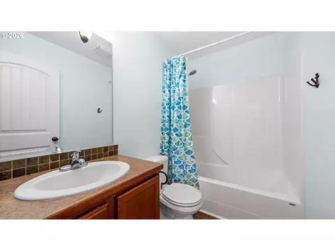 Bath - 101 Falcon Ct, Boardman, OR 97818 photo 2 of 4