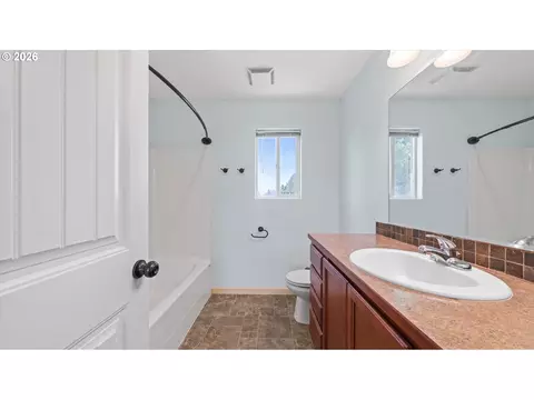 Bath - 101 Falcon Ct, Boardman, OR 97818 photo 3 of 4