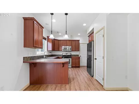 Kitchen - 101 Falcon Ct, Boardman, OR 97818 photo 1 of 2