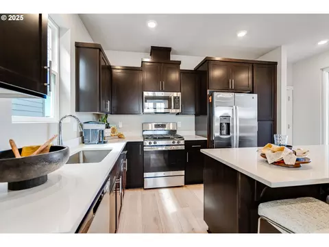 931 Legacy St, Eugene, OR 97402