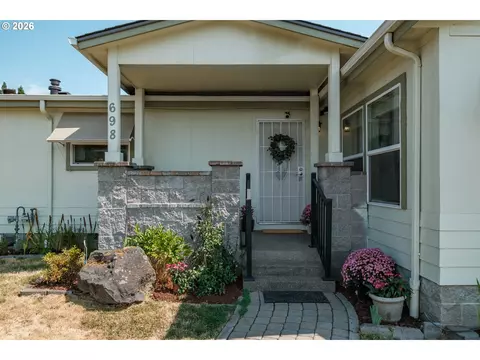698 Royalty Cir, Salem, OR 97301