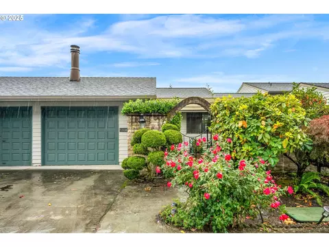 12230 SW Par 4 Dr, King City, OR 97224