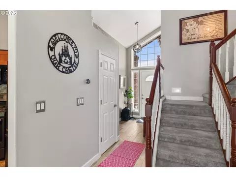 Entry Way - 182 SE Anderson Ln, Gresham, OR 97080 photo 4 of 4