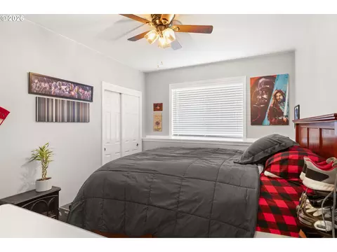 Bedroom - 182 SE Anderson Ln, Gresham, OR 97080 photo 1 of 11
