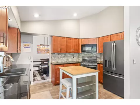 Kitchen - 182 SE Anderson Ln, Gresham, OR 97080 photo 1 of 7