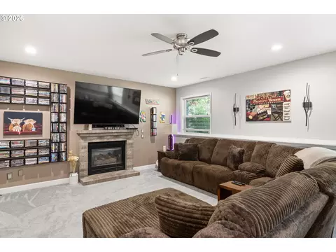 Living - 182 SE Anderson Ln, Gresham, OR 97080 photo 3 of 3