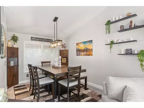 Dining - 182 SE Anderson Ln, Gresham, OR 97080 photo 1 of 4