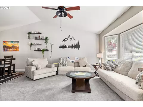 Living - 182 SE Anderson Ln, Gresham, OR 97080 photo 2 of 3
