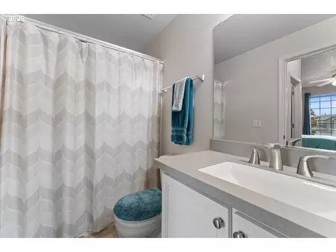 Bath - 4604 SW 11th St, Gresham, OR 97080 photo 2 of 4