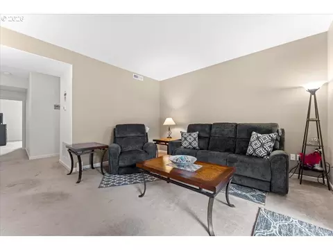 Living - 4604 SW 11th St, Gresham, OR 97080 photo 3 of 4