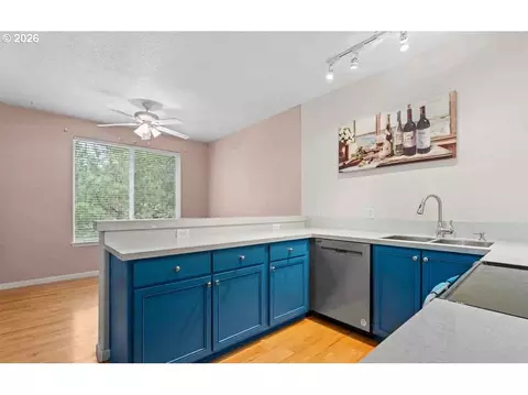 Kitchen - 4604 SW 11th St, Gresham, OR 97080 photo 5 of 6