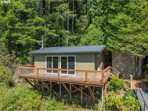 1523 N Tenmile, Lakeside, OR 97449