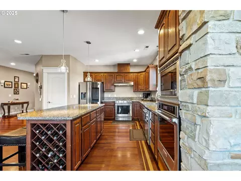 Kitchen - 3412 NW 1st St, Gresham, OR 97030 photo 2 of 4