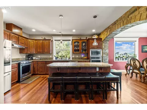 Kitchen - 3412 NW 1st St, Gresham, OR 97030 photo 3 of 4