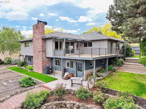 412 Lloyd Ave, Maupin, OR 97037
