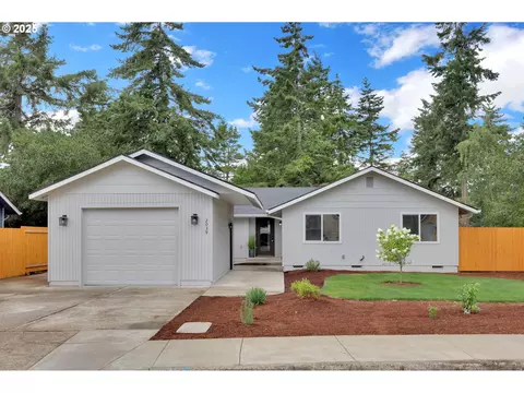 2039 Willow St, Florence, OR 97439