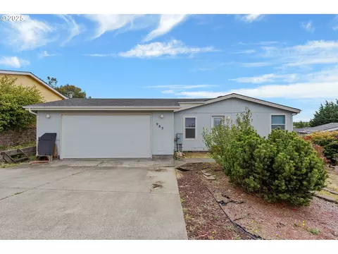 983 Plymouth Ave, Coos Bay, OR 97420