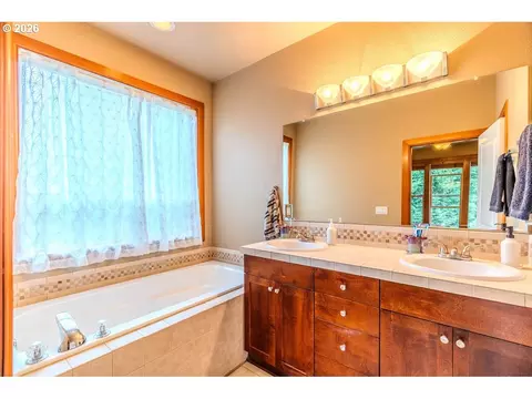 703 SE Anderson Ln, Gresham, OR 97080 photo 29