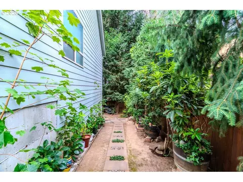 703 SE Anderson Ln, Gresham, OR 97080 photo 4