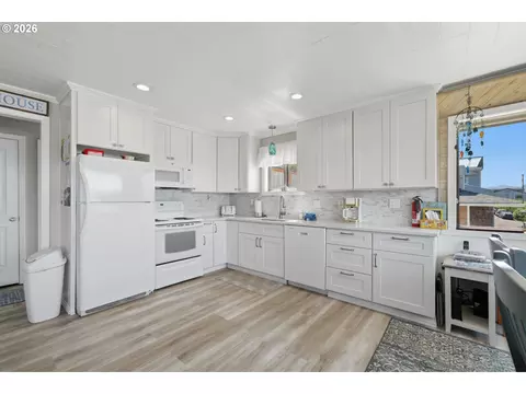 Kitchen - 1625 Rosenberg Loop, Oceanside, OR 97134 photo 2 of 4