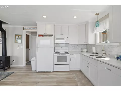 Kitchen - 1625 Rosenberg Loop, Oceanside, OR 97134 photo 4 of 4