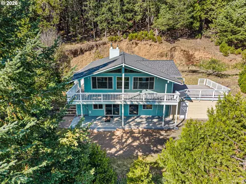1604 Spring Brook Rd, Myrtle Creek, OR 97457