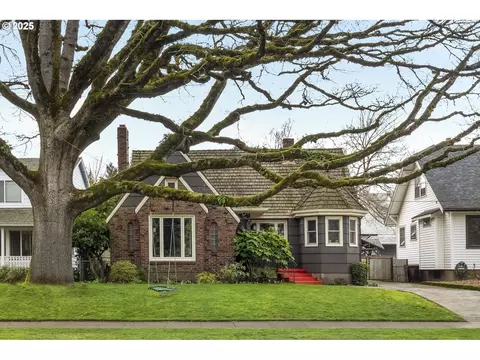 7540 N Chautauqua Blvd, Portland, OR 97217