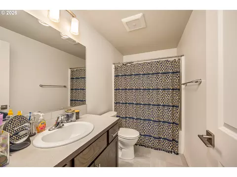 Bath - 22447 Noti Loop, Noti, OR 97461 photo 1 of 3